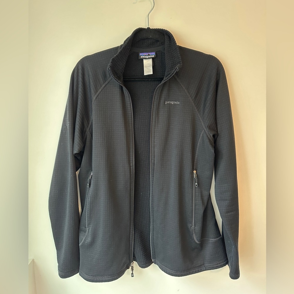 Patagonia women’s size L zip up athletic jacket
